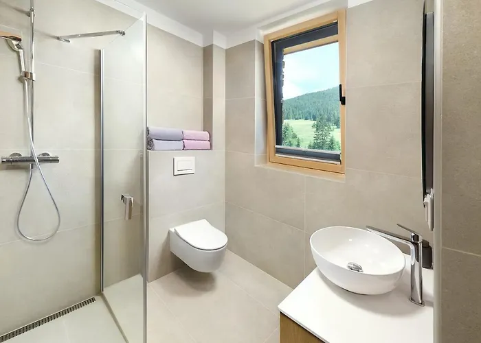 Mountain Rock - Luxury Retreat At Kvacianska Dolina בקתה